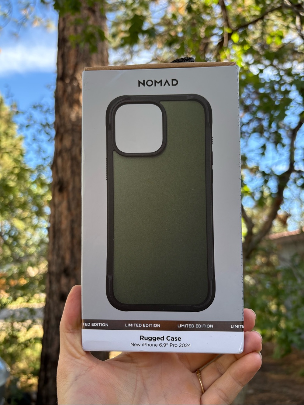 Nomad Rugged Case - Olive- Screen Protector Included